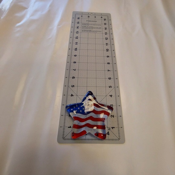 Fenton Art Glass Star Shaped USA Flag Patriotic Stars And Stripes Paperweight - Picture 4 of 4